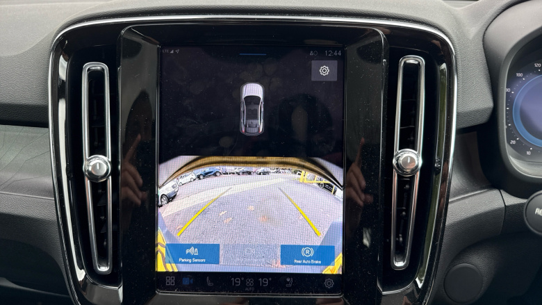 Volvo EC40 175kW Plus 69kWh 5dr Auto Electric Estate